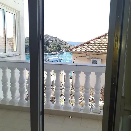 Apartmani Ivan Just By The Beach Διαμέρισμα Tribalj